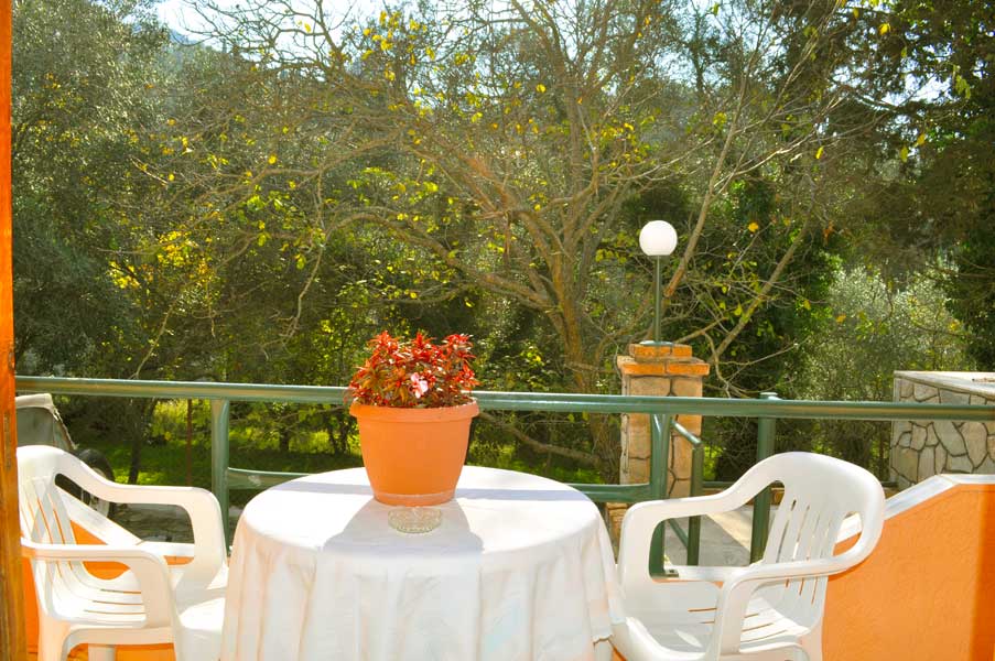 STUDIOS in the ground floor - Sunny balcony