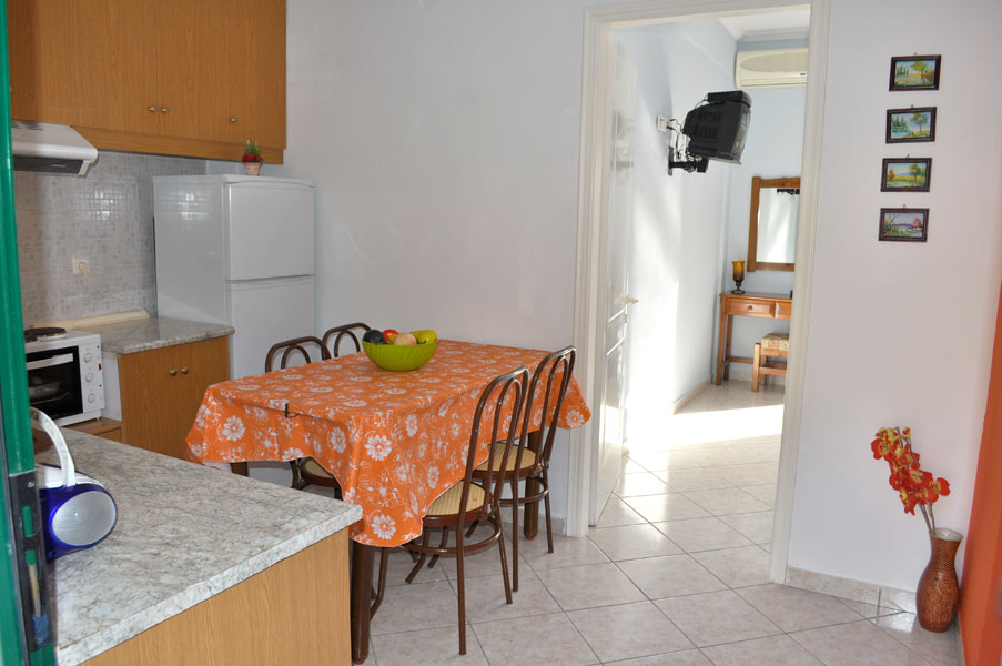 Beach House “Ritsa” - Kitchen and dining area